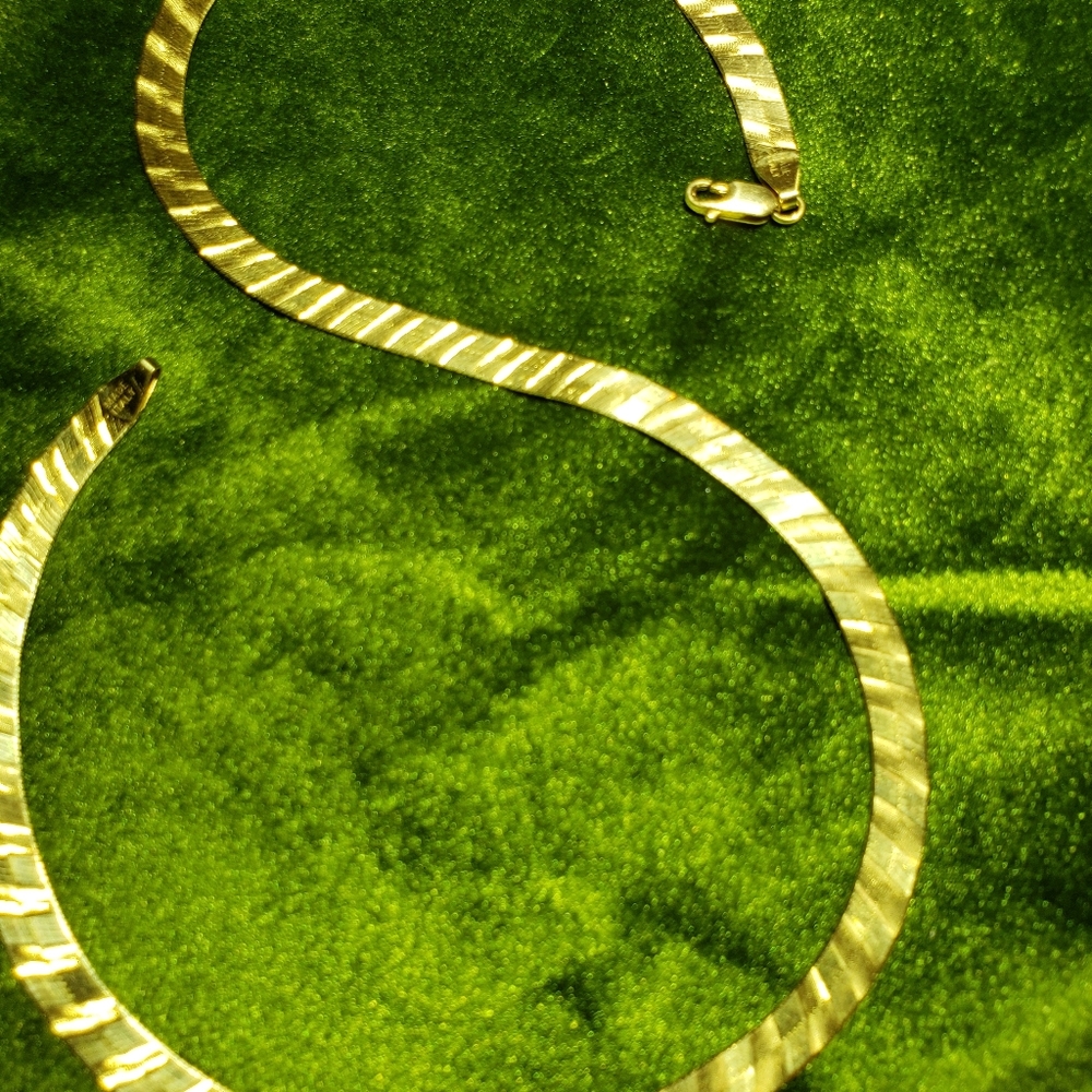 14K SOLID GOLD fingerprint Herringbone necklace.   1/4" thick and 18" long.